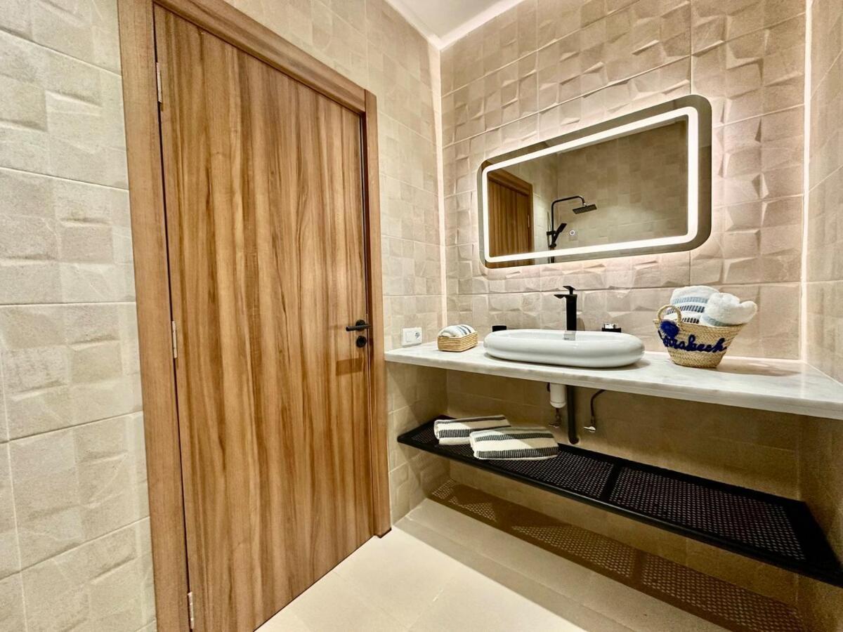 Elegant And Quiet With Pool View Appartement