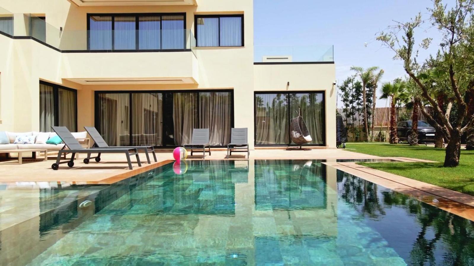 Famous 4 Villa *