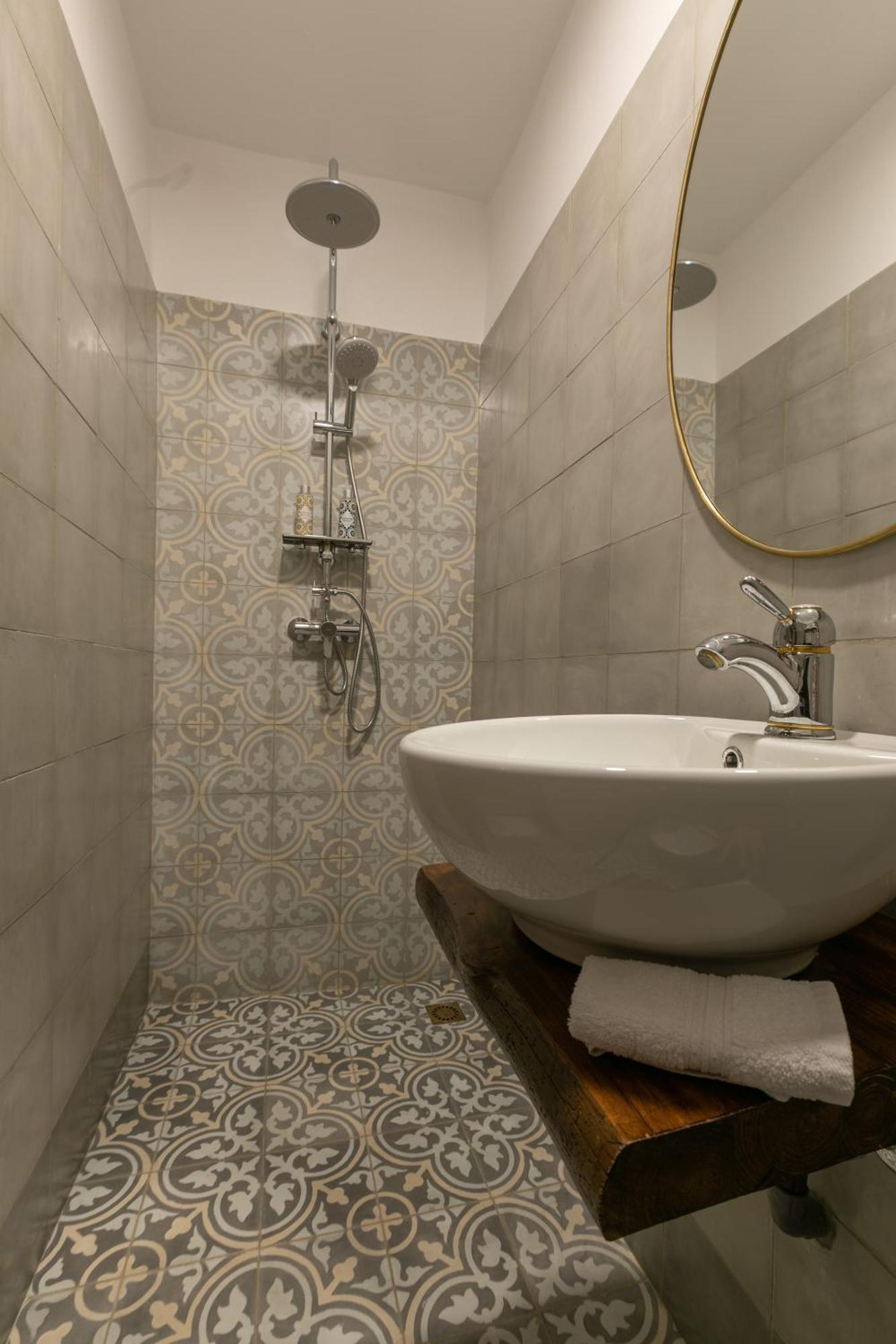 Lamalika Riad *