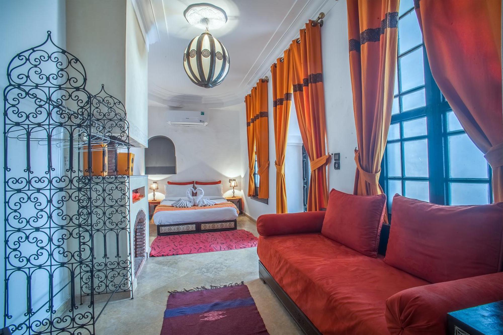 Amira Aliya Guest house *