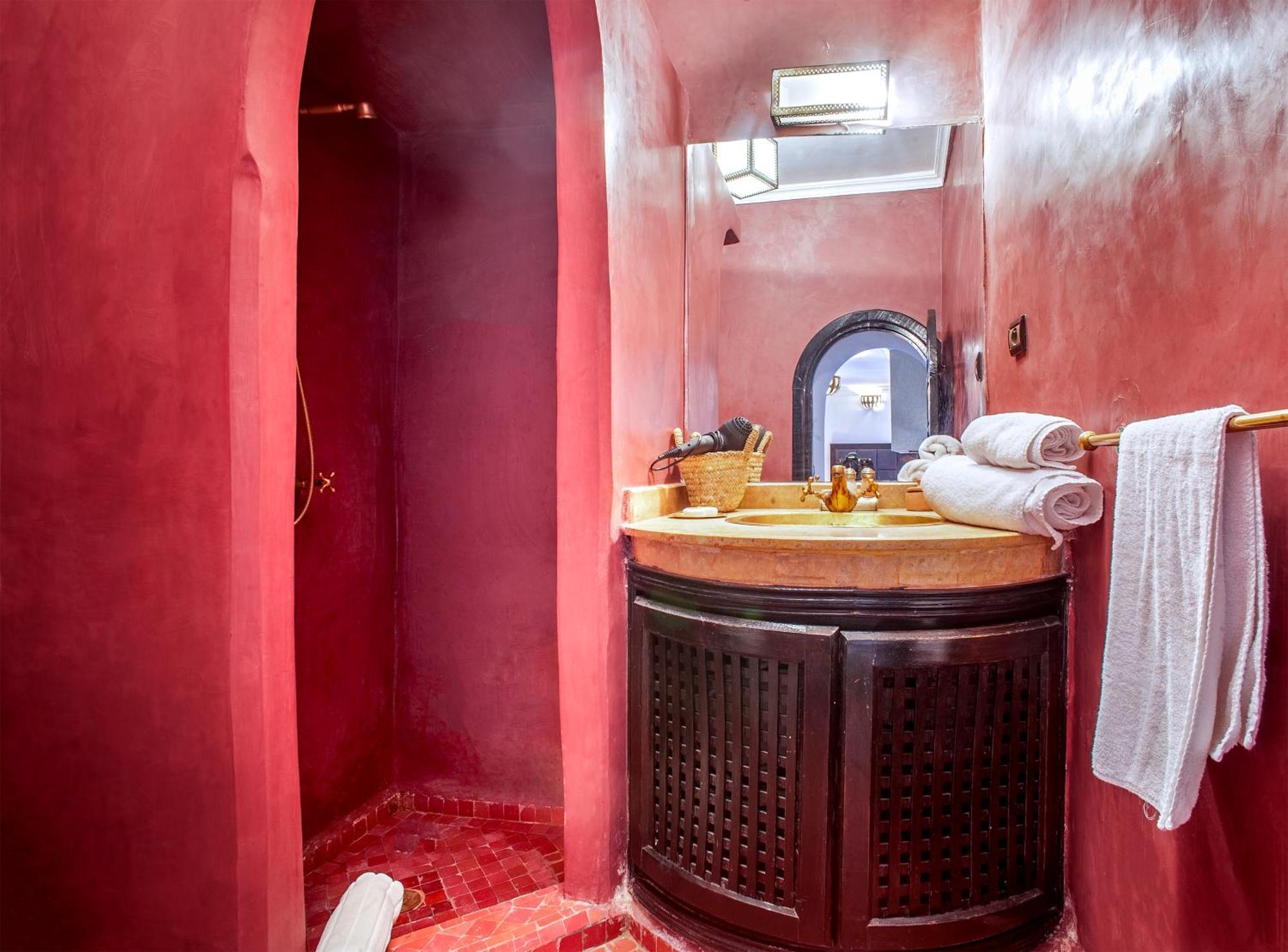 Amira Aliya Guest house *