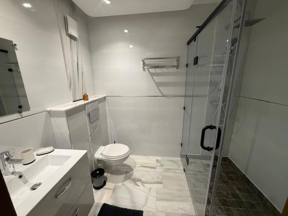 120 M2 Garden Piscine *