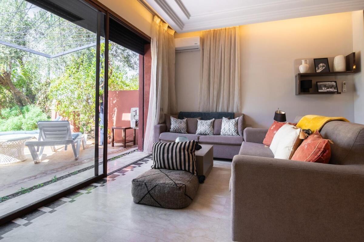 Cosy Avec Parc Et Piscine Pour Femme Appartement *
