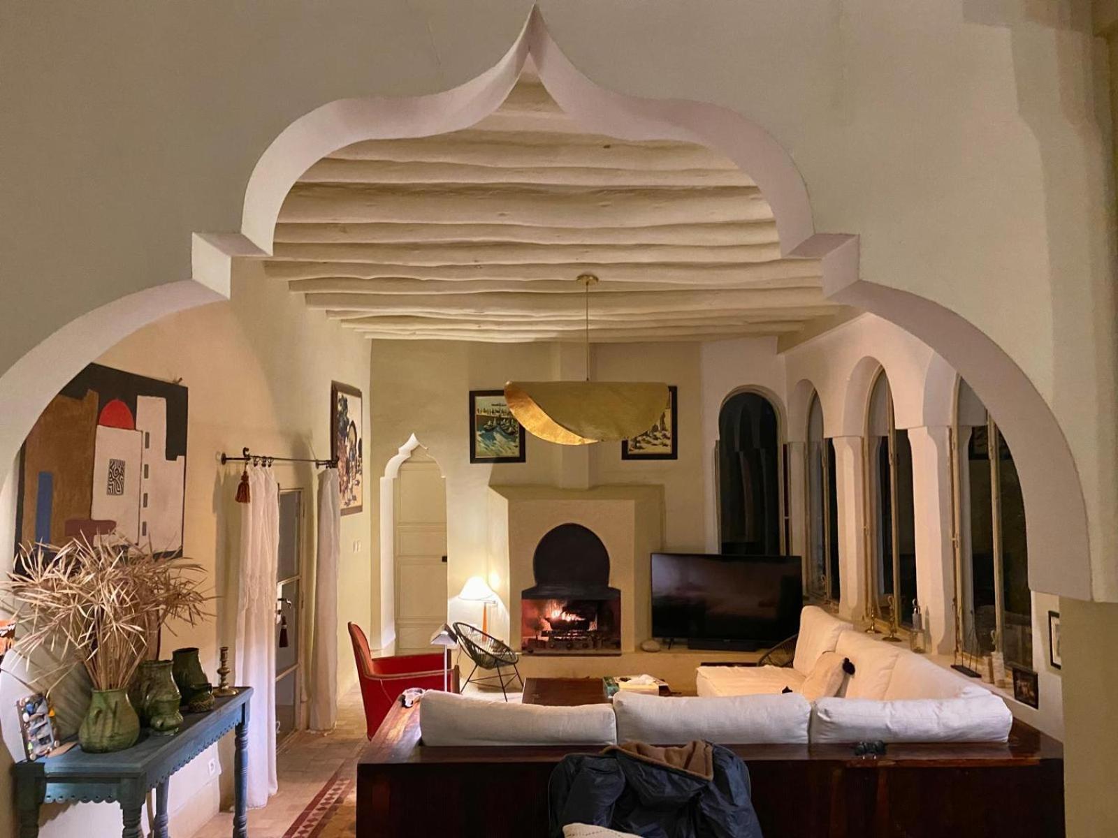 Villa Exceptionnelle Avec Cuisiniere-piscine Chauffee-navette Airport Gratuite-fibre Internet Marrakesh