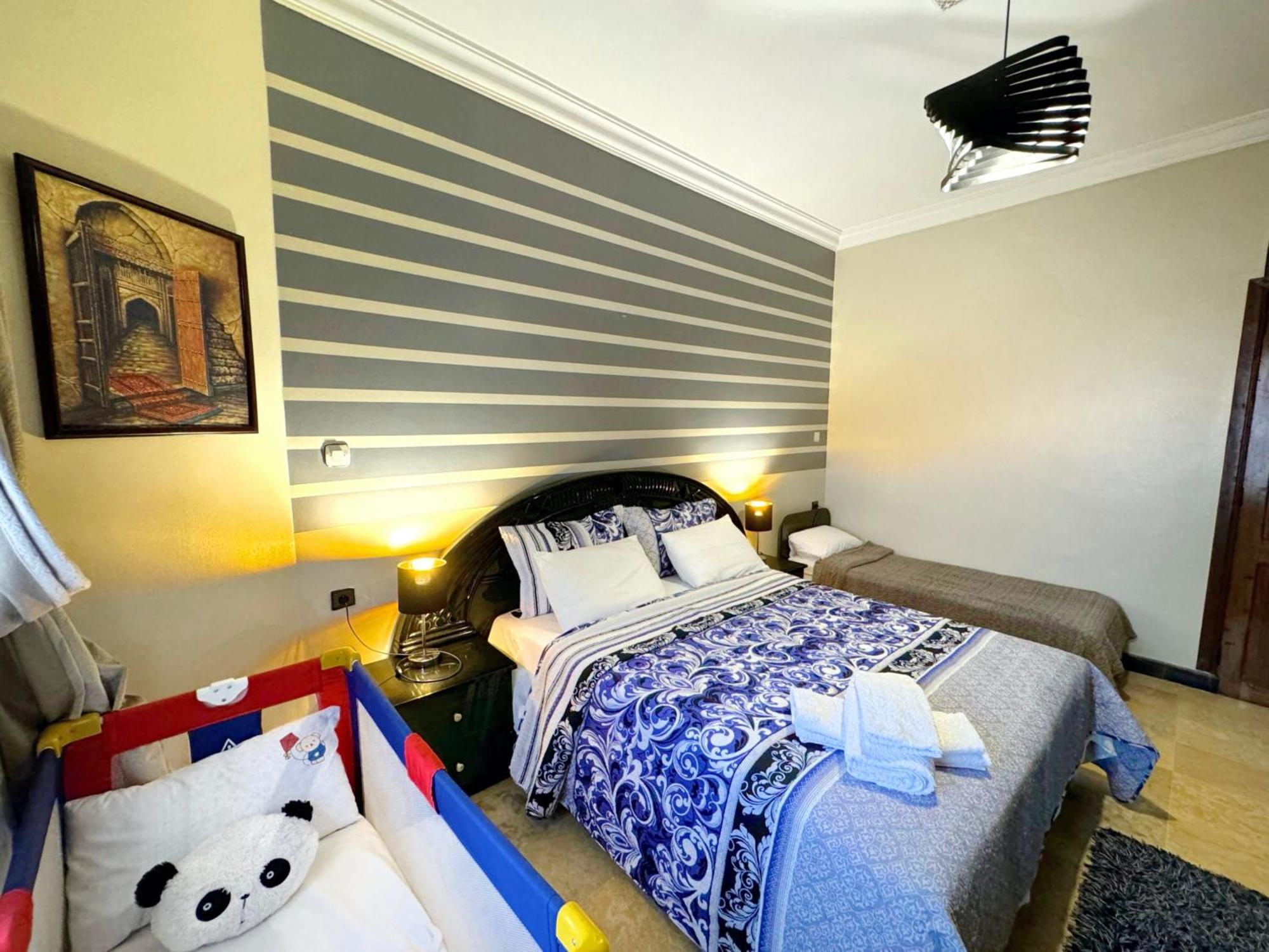 Oranger Family House Center, Private Large House, Terasse Garden View, Free Parking Apartment