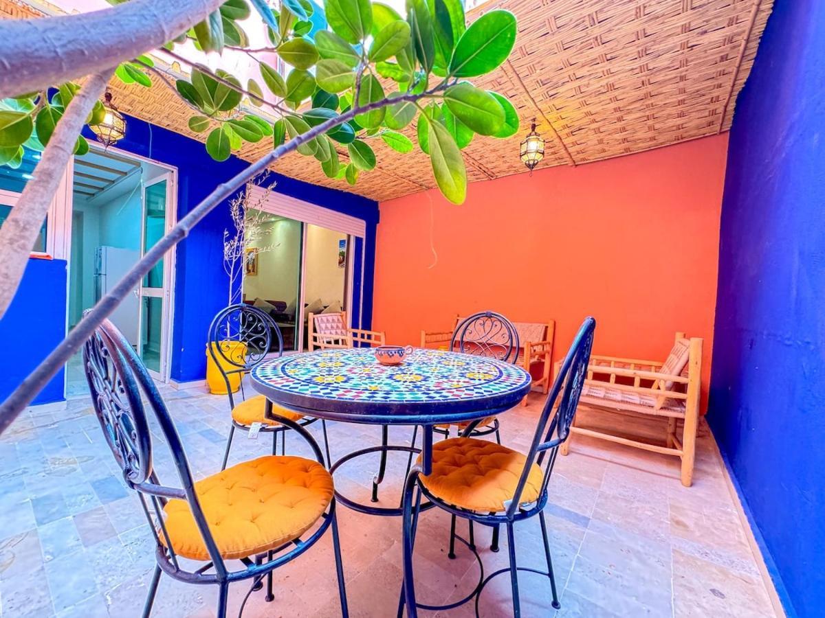 Elegant 2-bedroom Duplex Downtown Private Terrace Apartment *