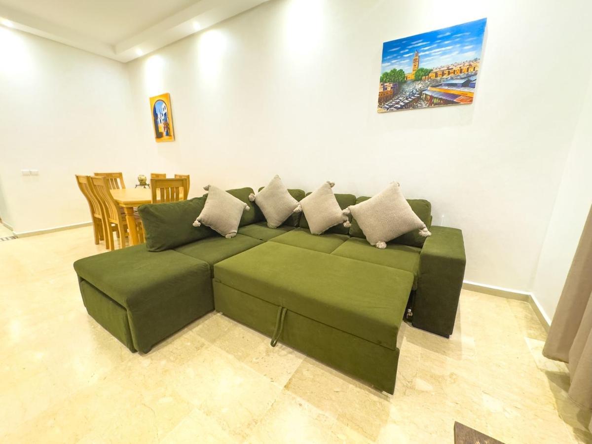 Elegant 2-bedroom Duplex Downtown Private Terrace Apartment