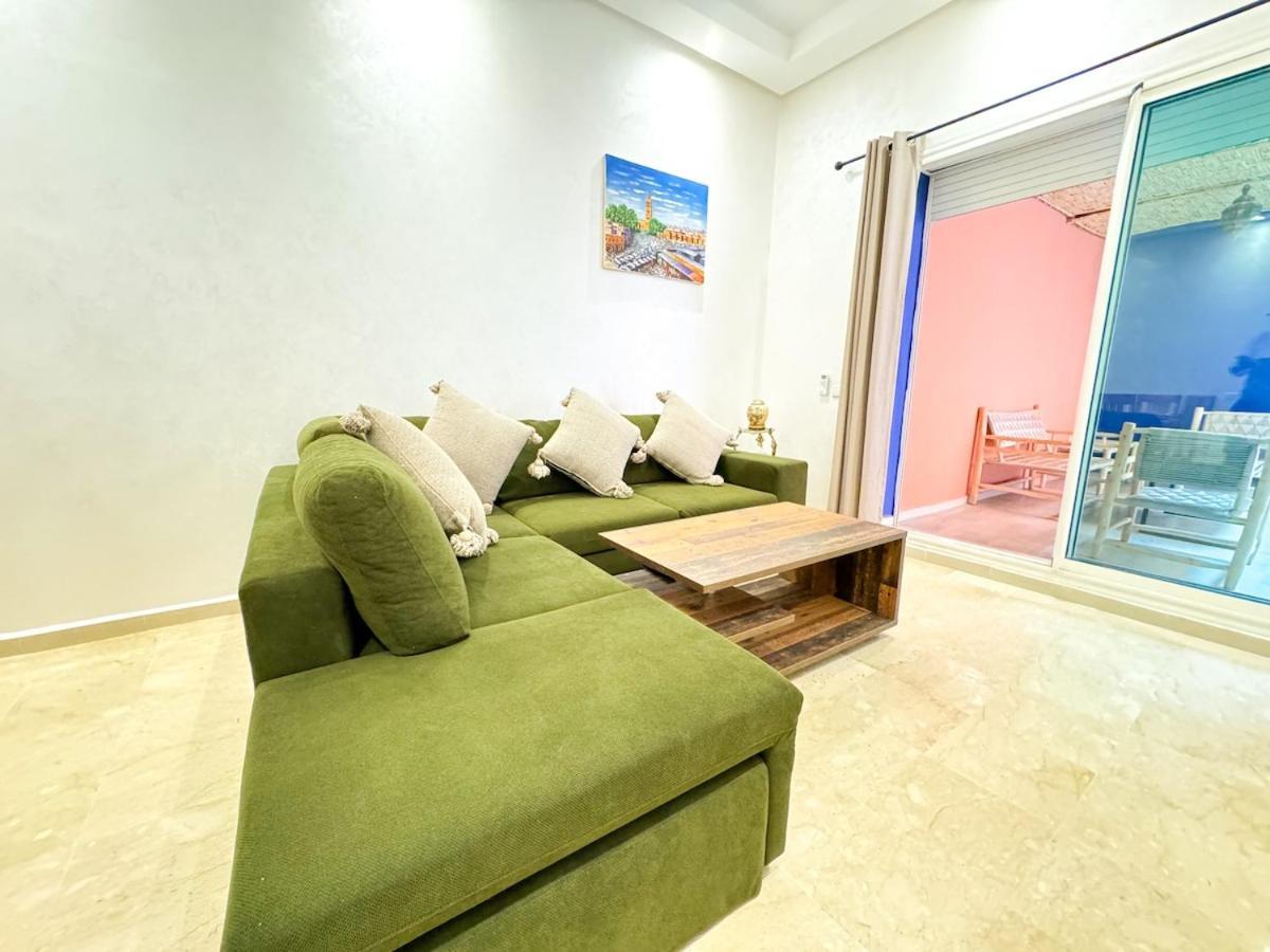 Elegant 2-bedroom Duplex Downtown Private Terrace Apartment *