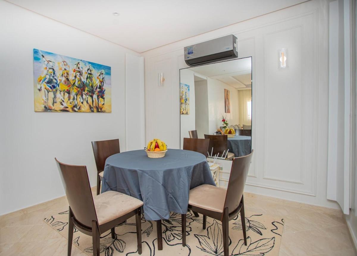 Luxury , Pool, Gym, Parking Appartement *