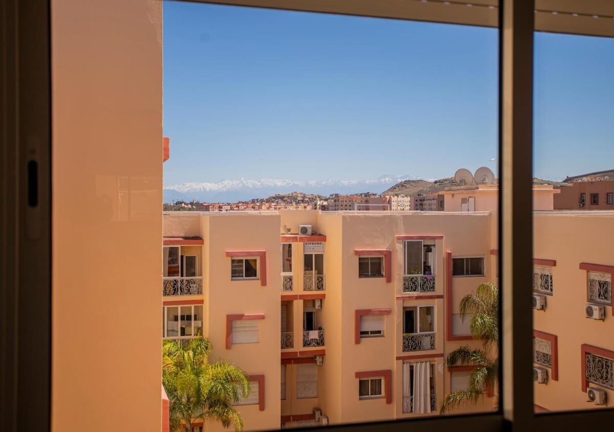 Luxury , Pool, Gym, Parking Appartement *