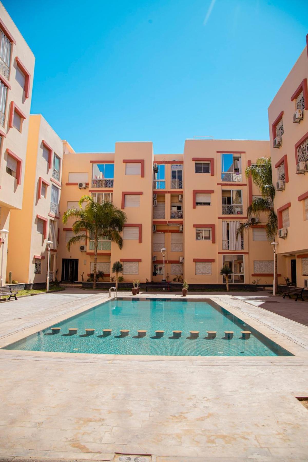 Luxury , Pool, Gym, Parking Appartement *