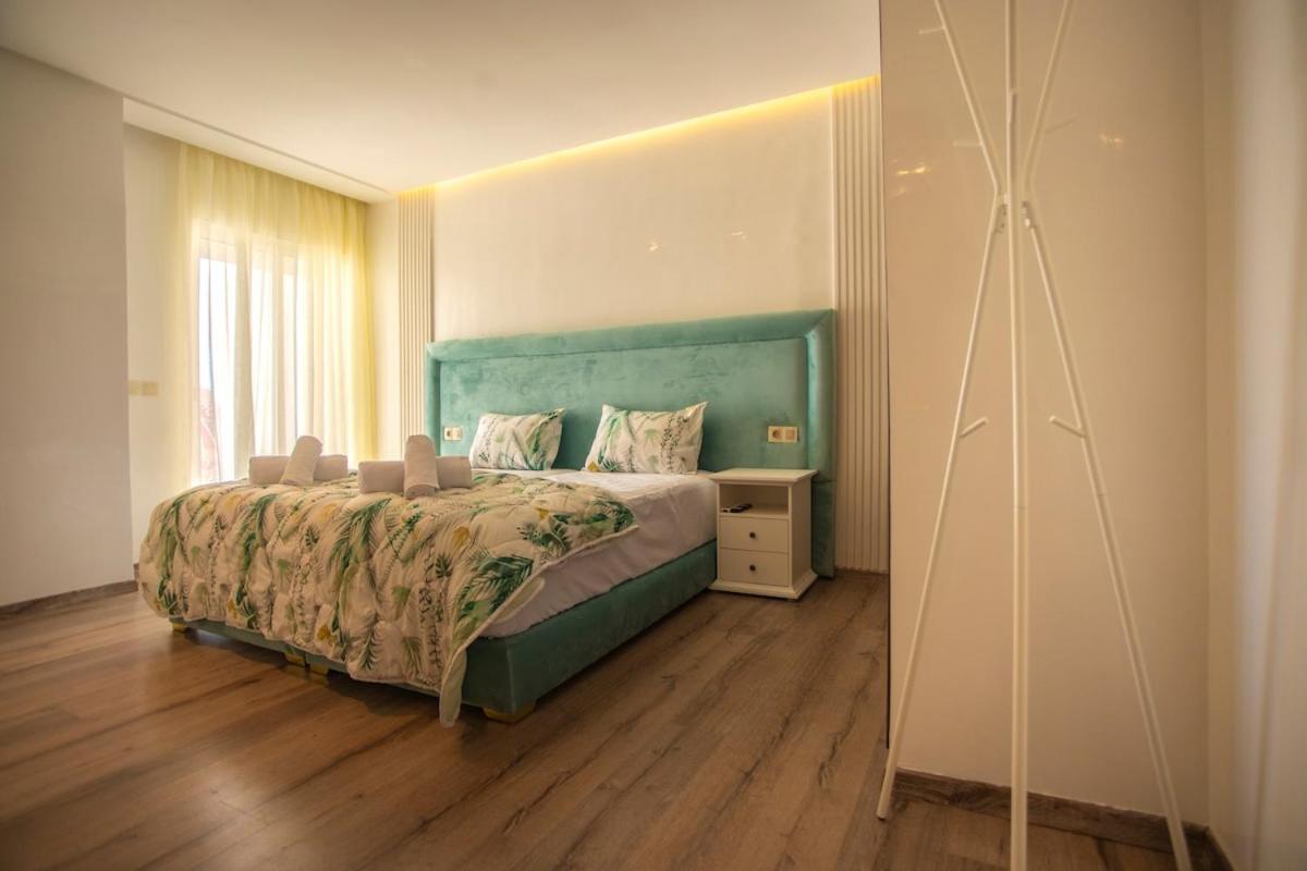 Luxury , Pool, Gym, Parking Appartement *