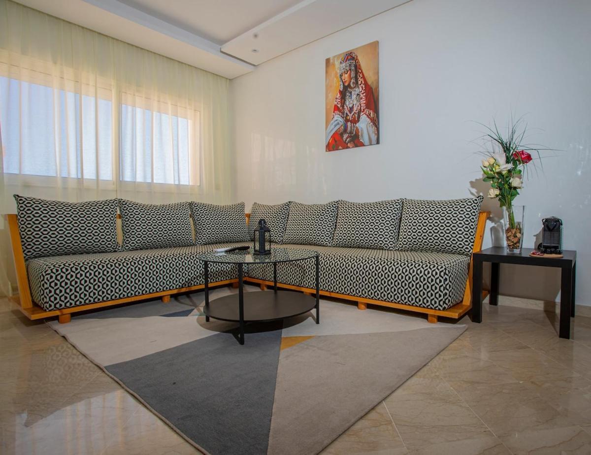 Luxury , Pool, Gym, Parking *