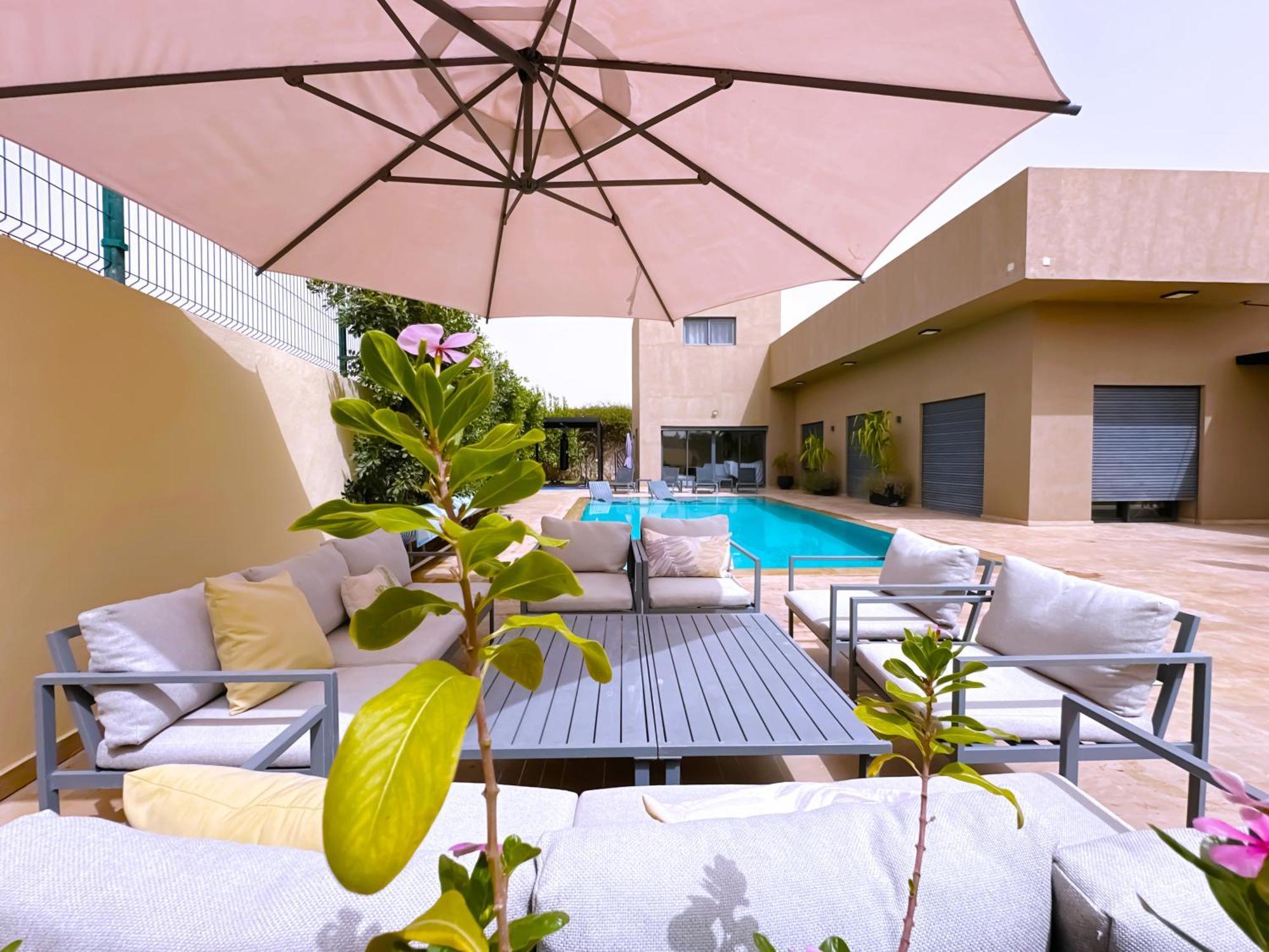 Dalia, Personnels Et Option Piscine * Marrakesh