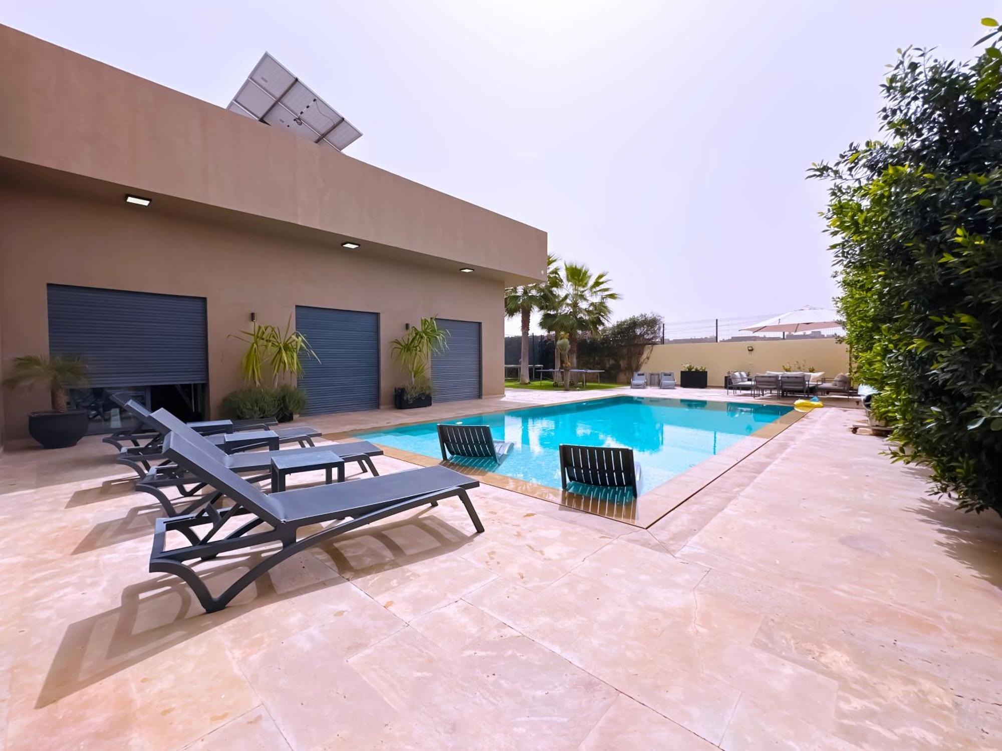 Dalia, Personnels Et Option Piscine * Marrakesh