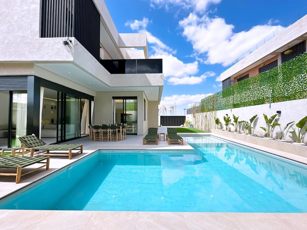 Villa Kais Luxe, Serenity And Security With Pool