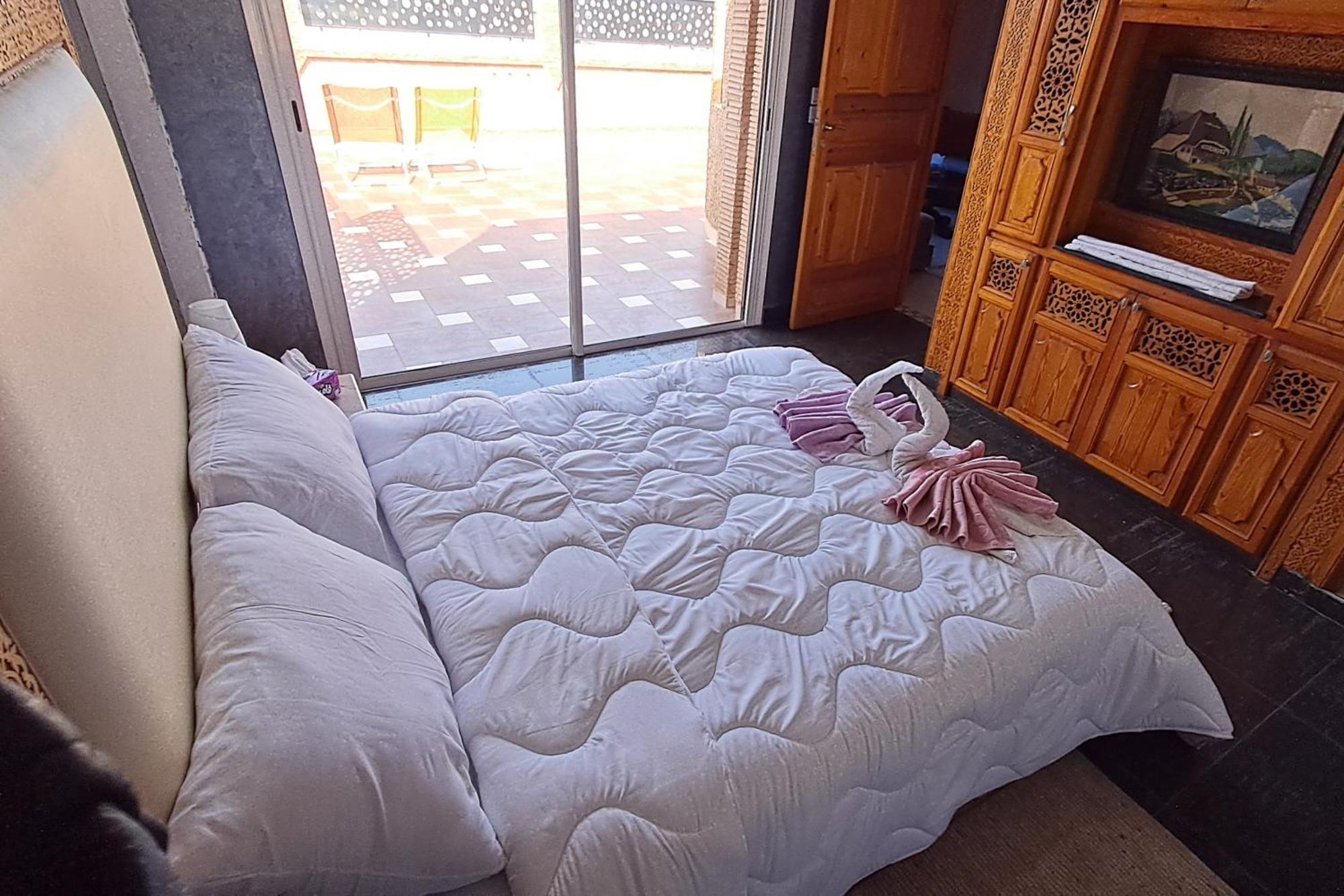Cozy, Sunny Near The Airport *