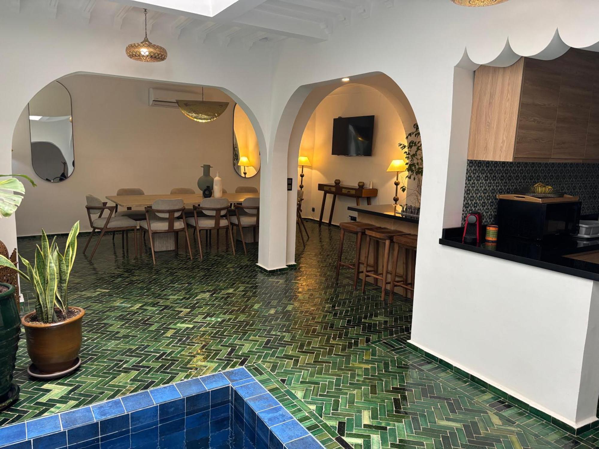 Holiday home Privatise Jusqu A 10 Personnes Avec 5 Suites, Bassin Et Rooftop A Seulement 15 Minutes A Pied De La Celebre Place Jemaa El Fna Marrakesh