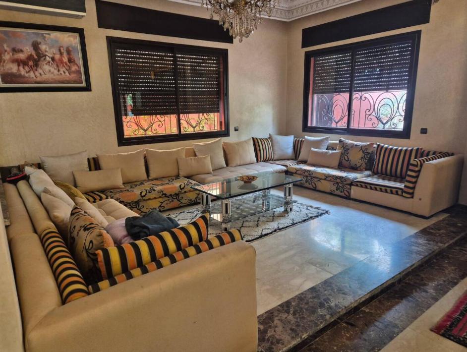 Comfort And Style In The Heart Of The - T *