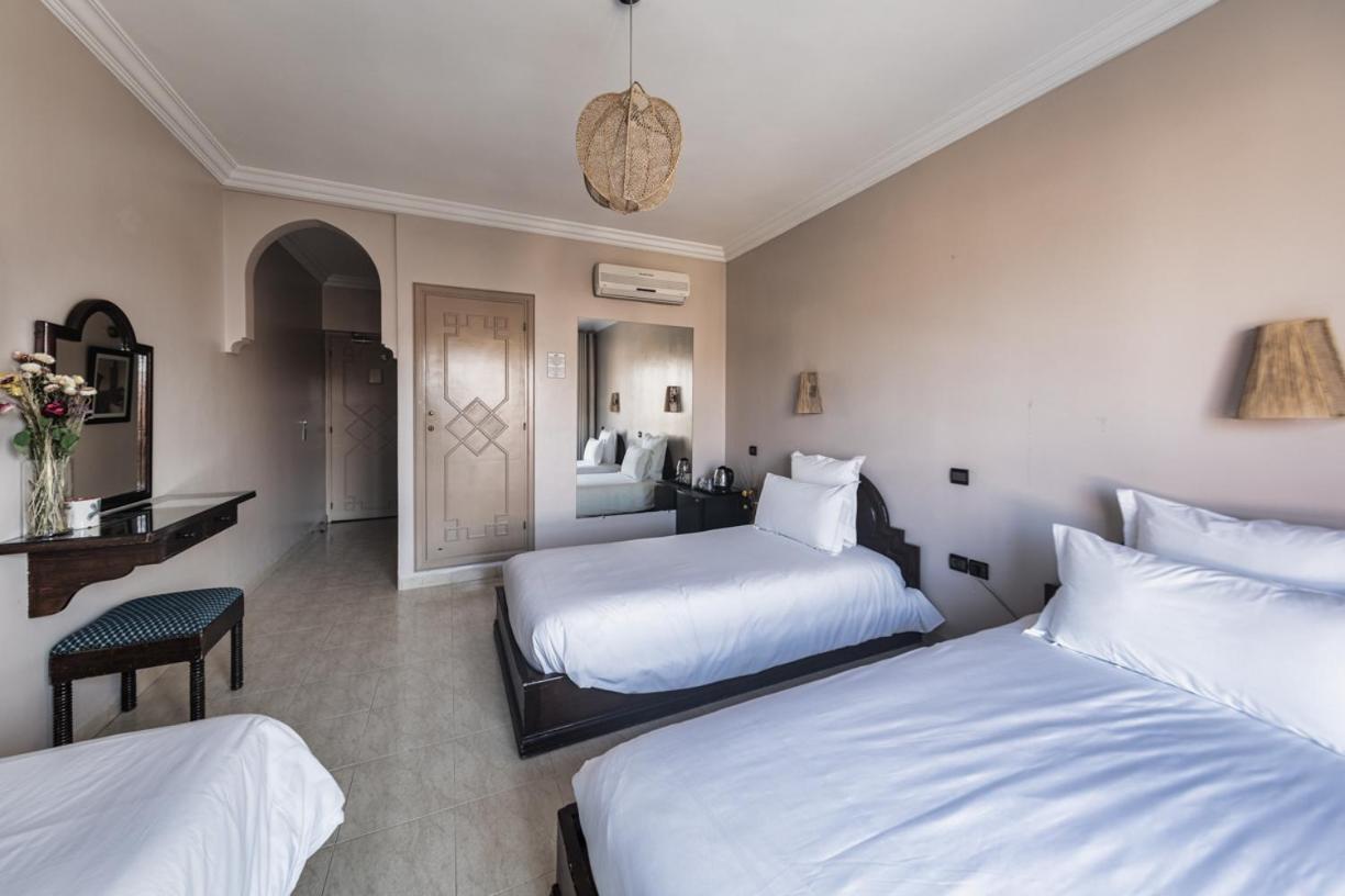 Hotel Amani & 3*