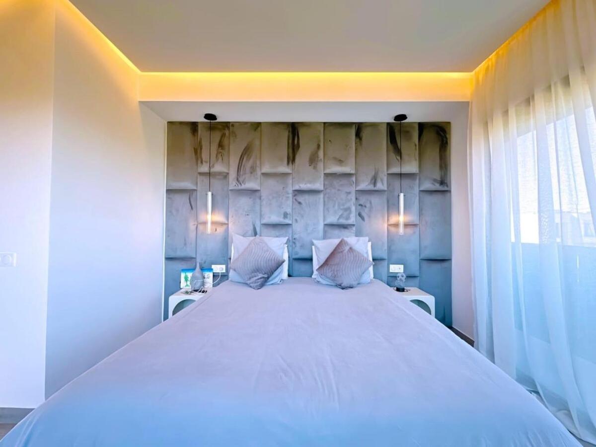 Emna Design Contemporain & Piscine Chauffee Villa