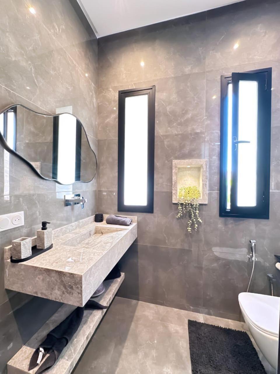 Emna Design Contemporain & Piscine Chauffee Villa Marrakesh
