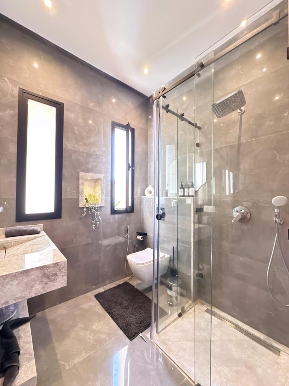 Emna Design Contemporain & Piscine Chauffee *