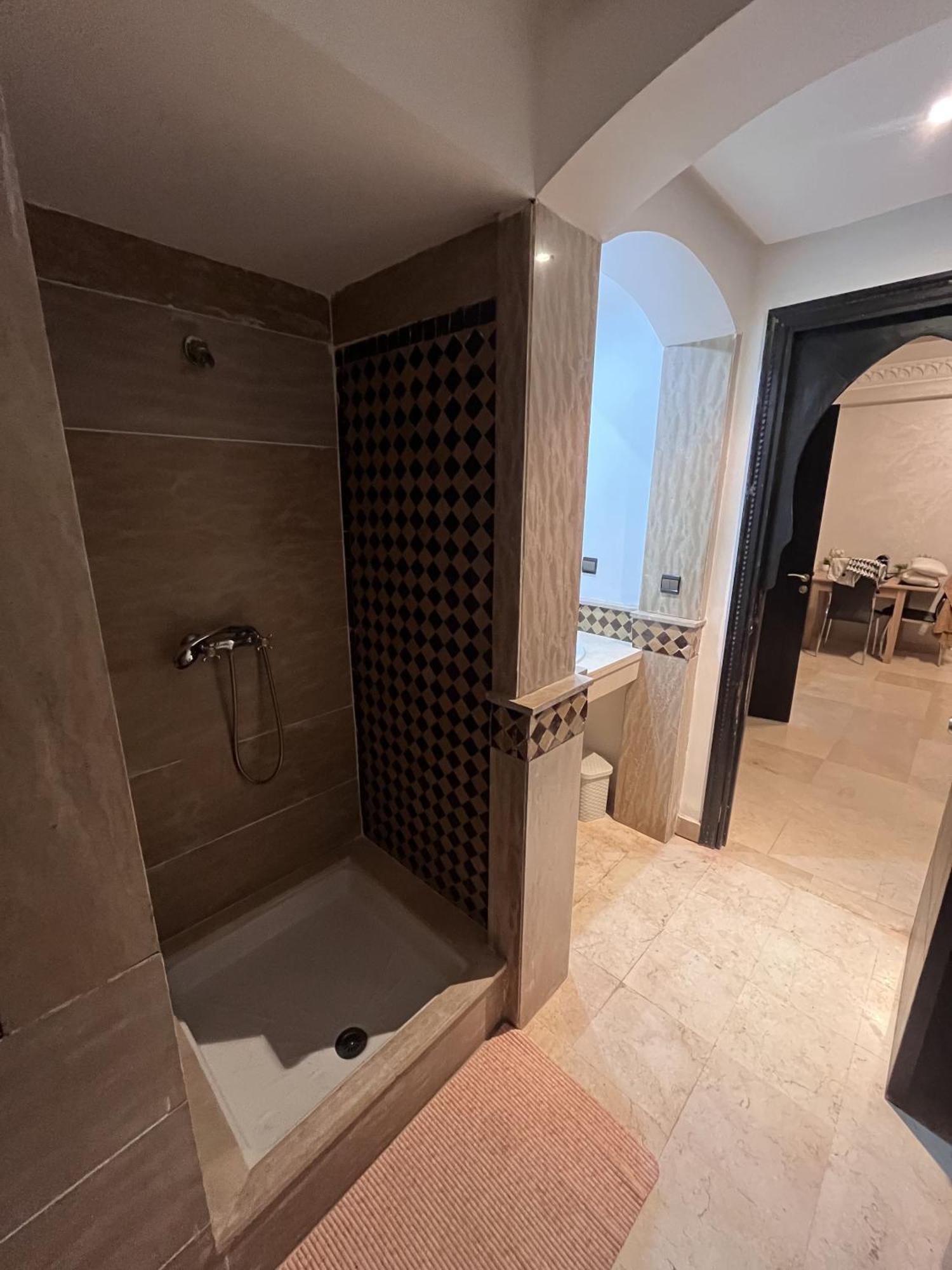 1 Avec Climatisation, Salle De Sport, Piscine Et Wi-fi A Gueliz Marrakesh
