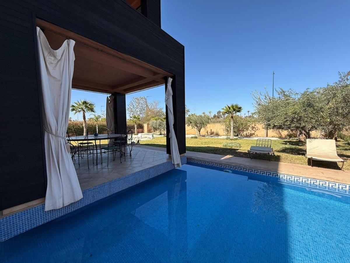 Villa Prestigious In *
