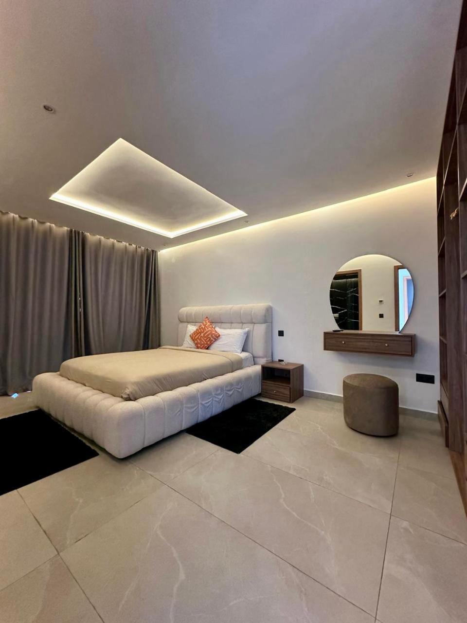 Villa Luxury - Swimming Pool - 10 To 12 Px *