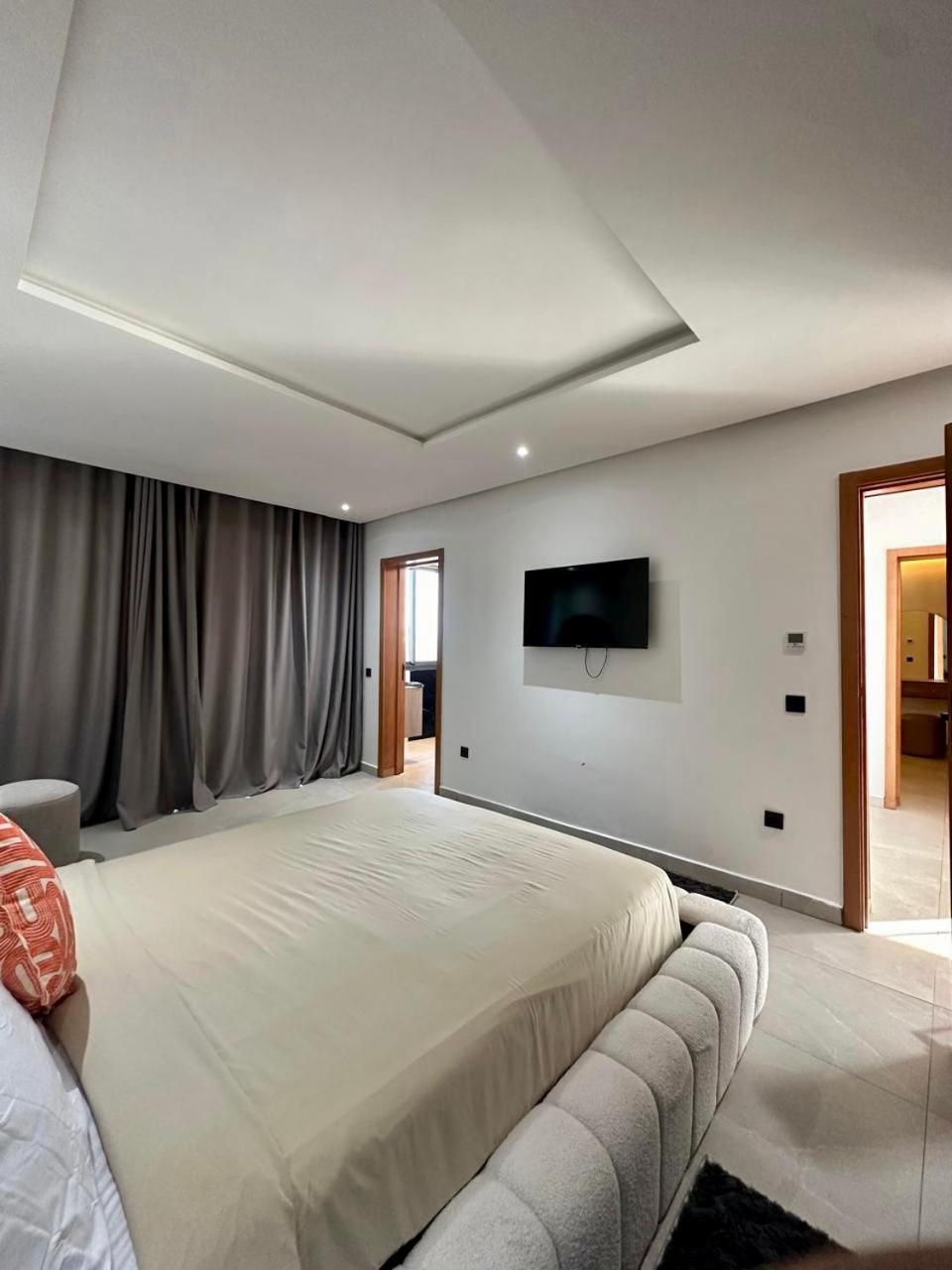 Villa Luxury - Swimming Pool - 10 To 12 Px *