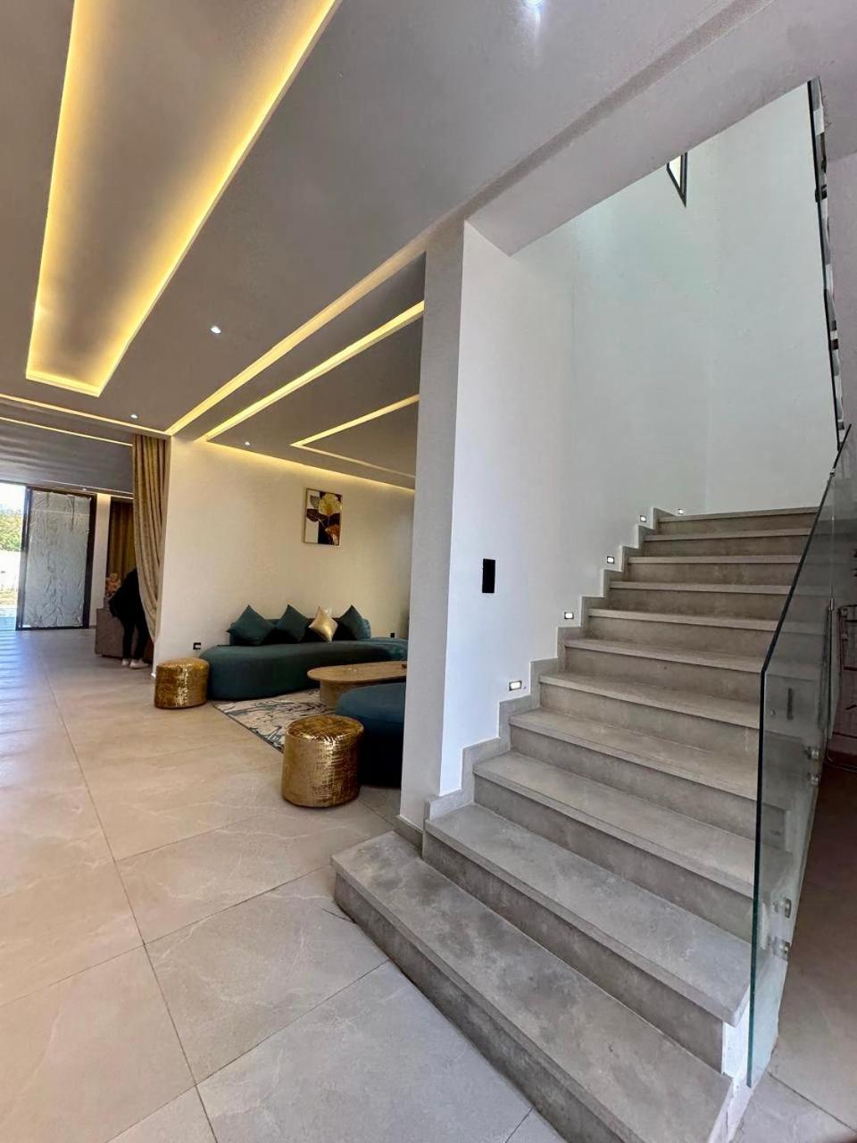 Luxury - Swimming Pool - 10 To 12 Px Villa *