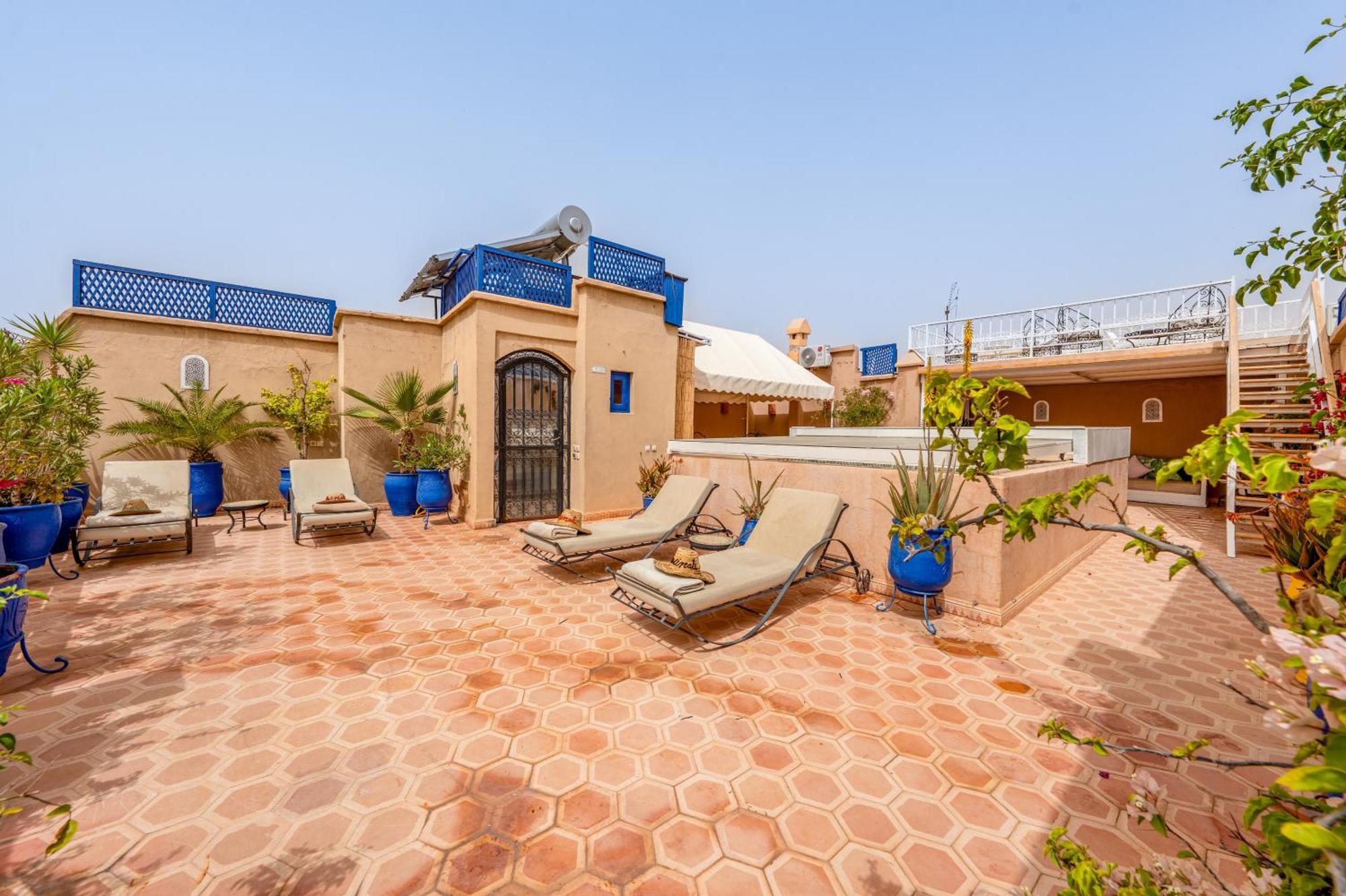 Awinati Location Privatisee ,piscine Chauffee , Beau Rooftop