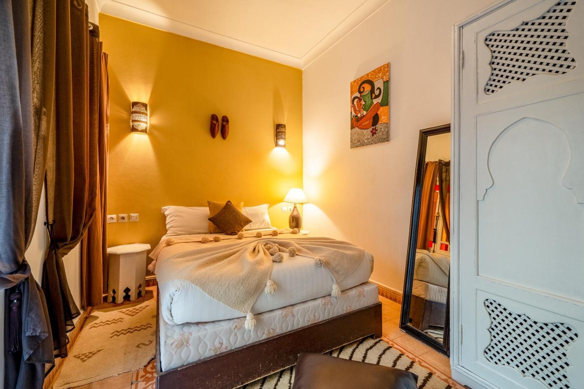 Awinati Location Privatisee ,piscine Chauffee , Beau Rooftop Riad 3*