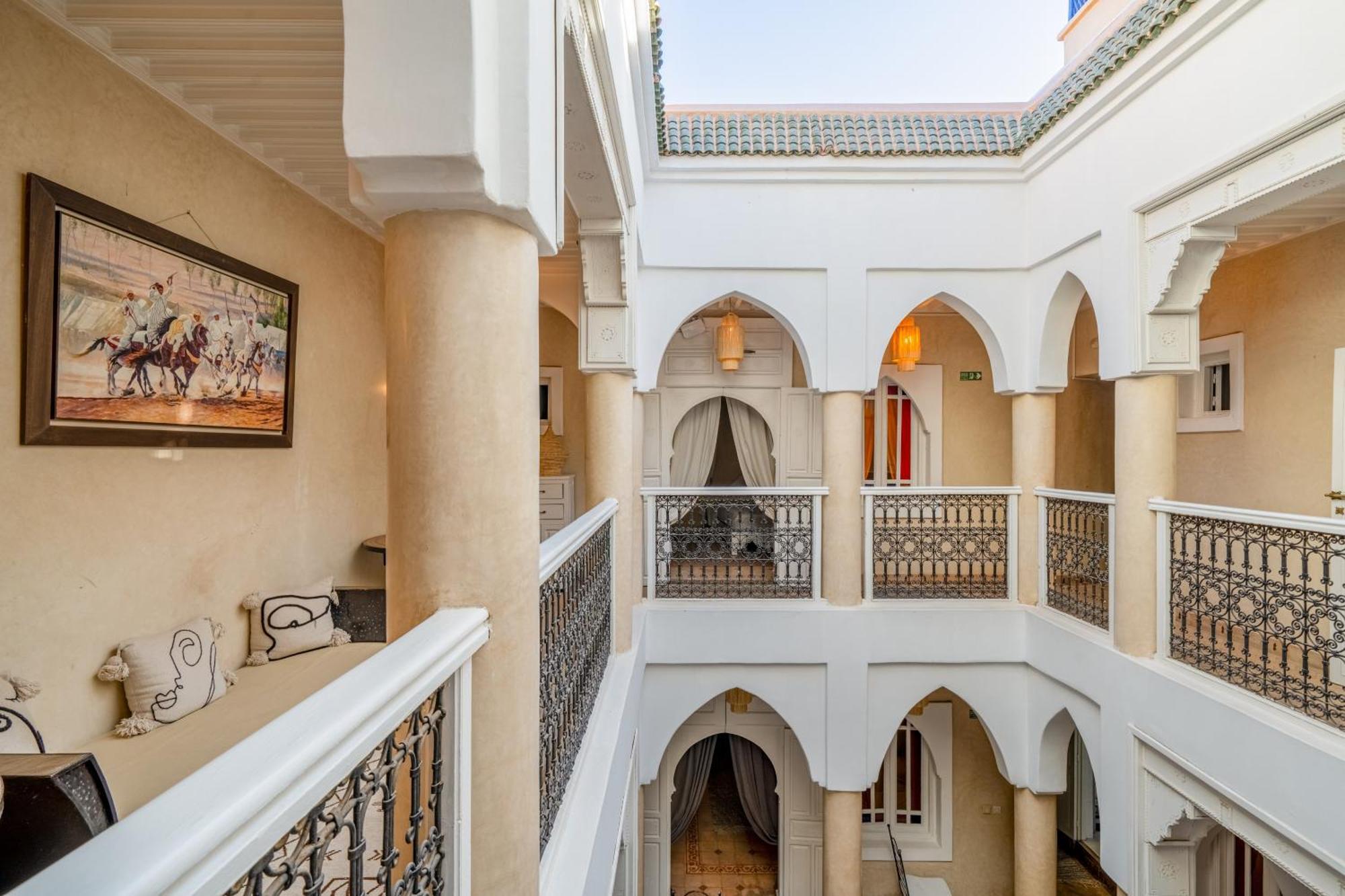 Awinati Location Privatisee ,piscine Chauffee , Beau Rooftop Riad Marrakesh