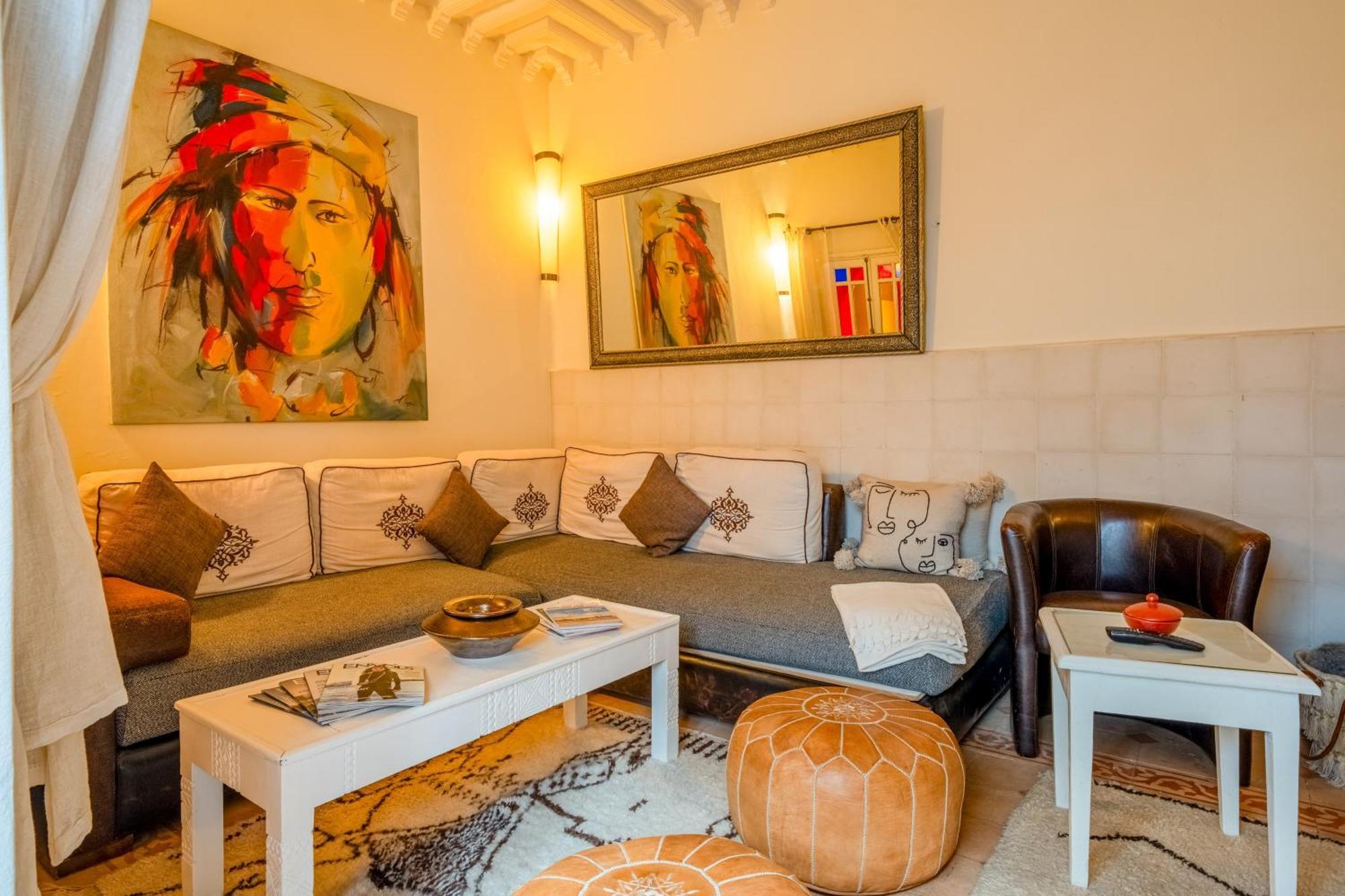 Awinati Location Privatisee ,piscine Chauffee , Beau Rooftop 3* Marrakesh