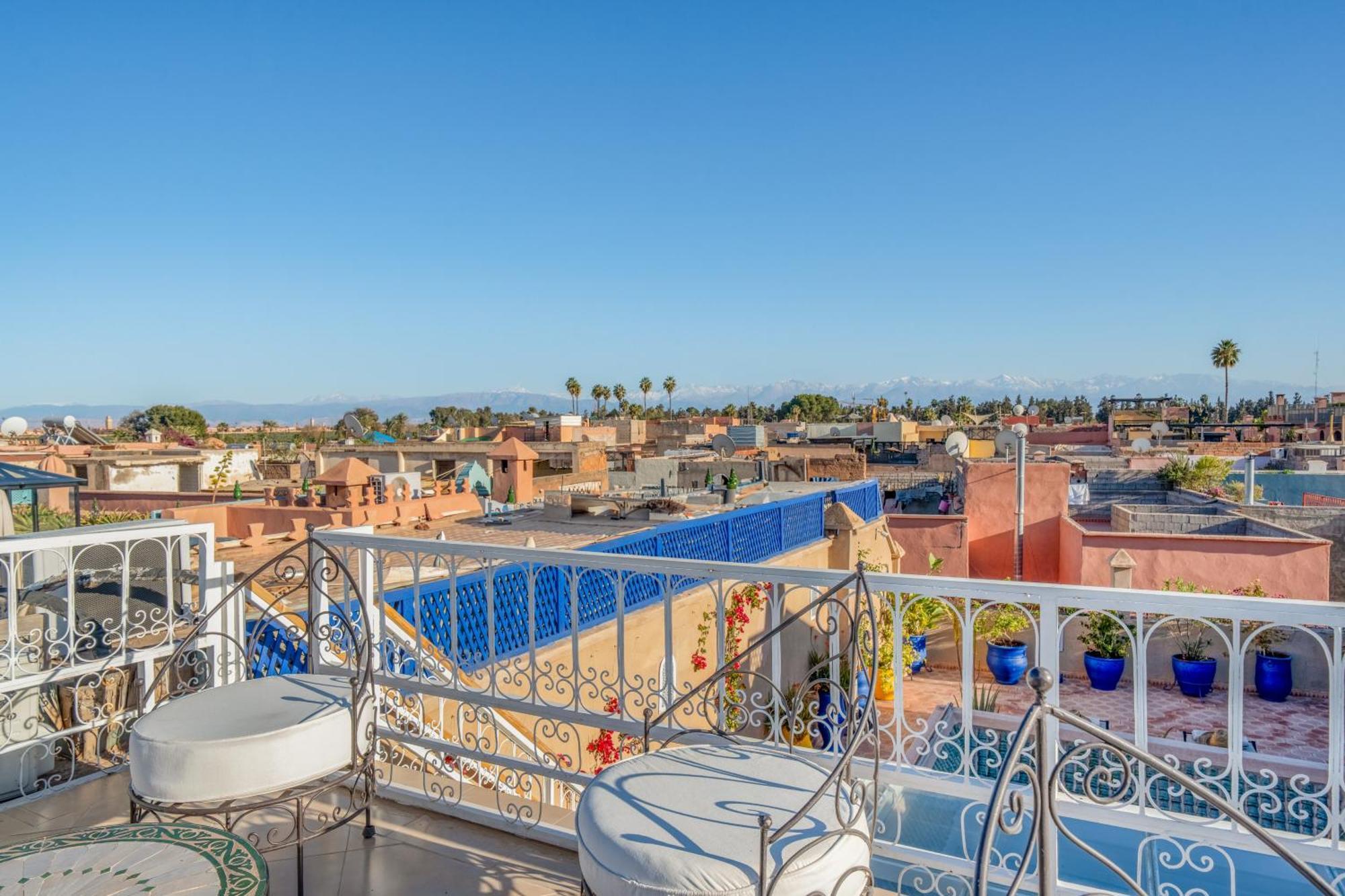 Awinati Location Privatisee ,piscine Chauffee , Beau Rooftop Riad