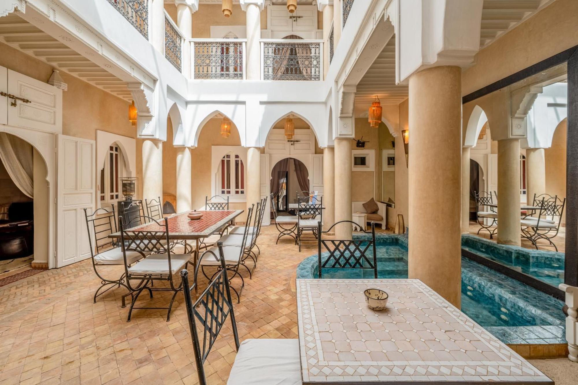 Awinati Location Privatisee ,piscine Chauffee , Beau Rooftop Riad 3*