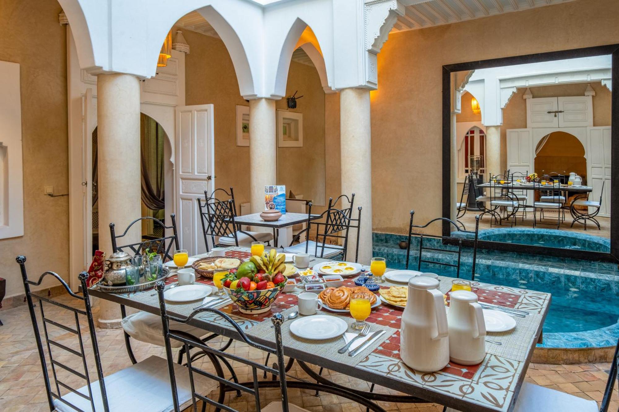 Awinati Location Privatisee ,piscine Chauffee , Beau Rooftop Riad Marrakesh