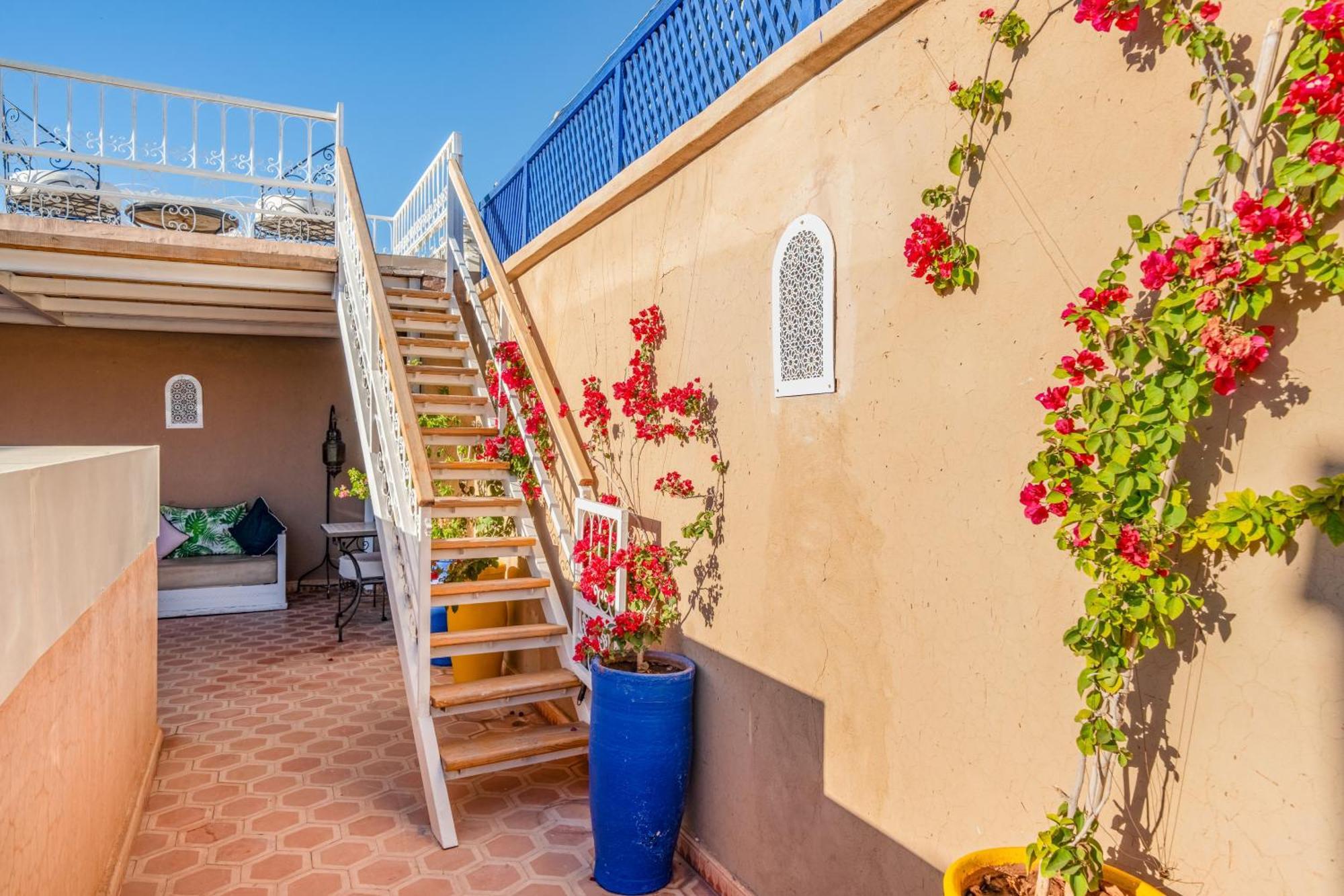 Riad Awinati Location Privatisee ,piscine Chauffee , Beau Rooftop Marrakesh