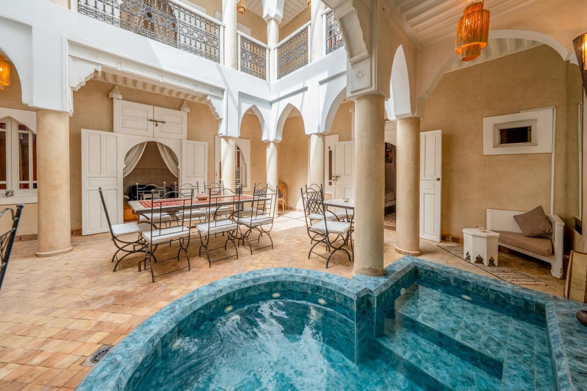 Awinati Location Privatisee ,piscine Chauffee , Beau Rooftop 3* Marrakesh