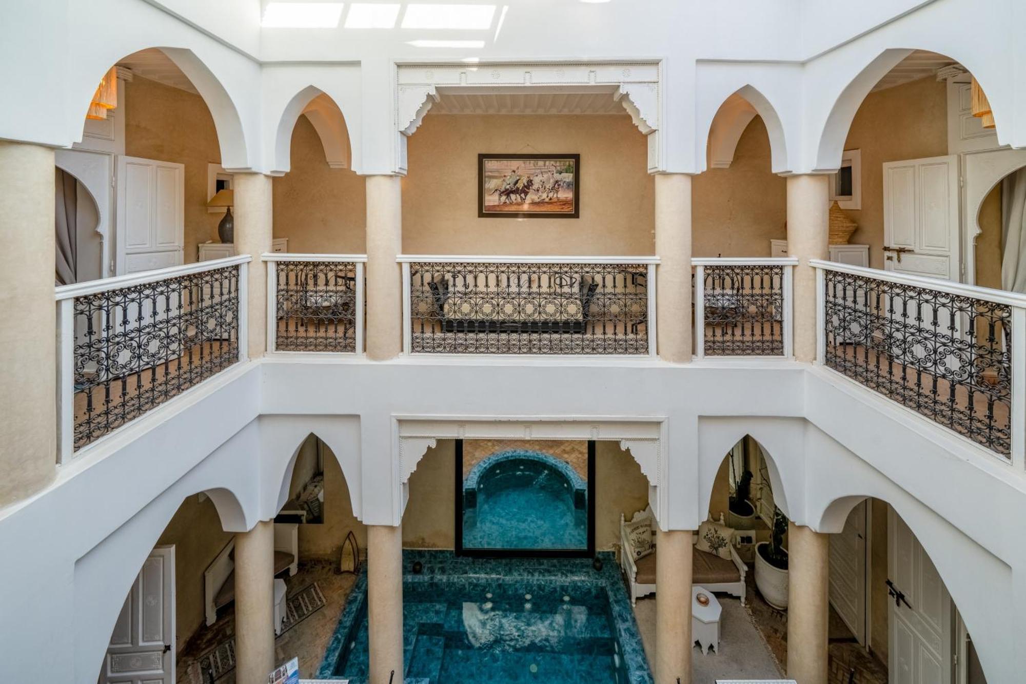 Riad Awinati Location Privatisee ,piscine Chauffee , Beau Rooftop Marrakesh