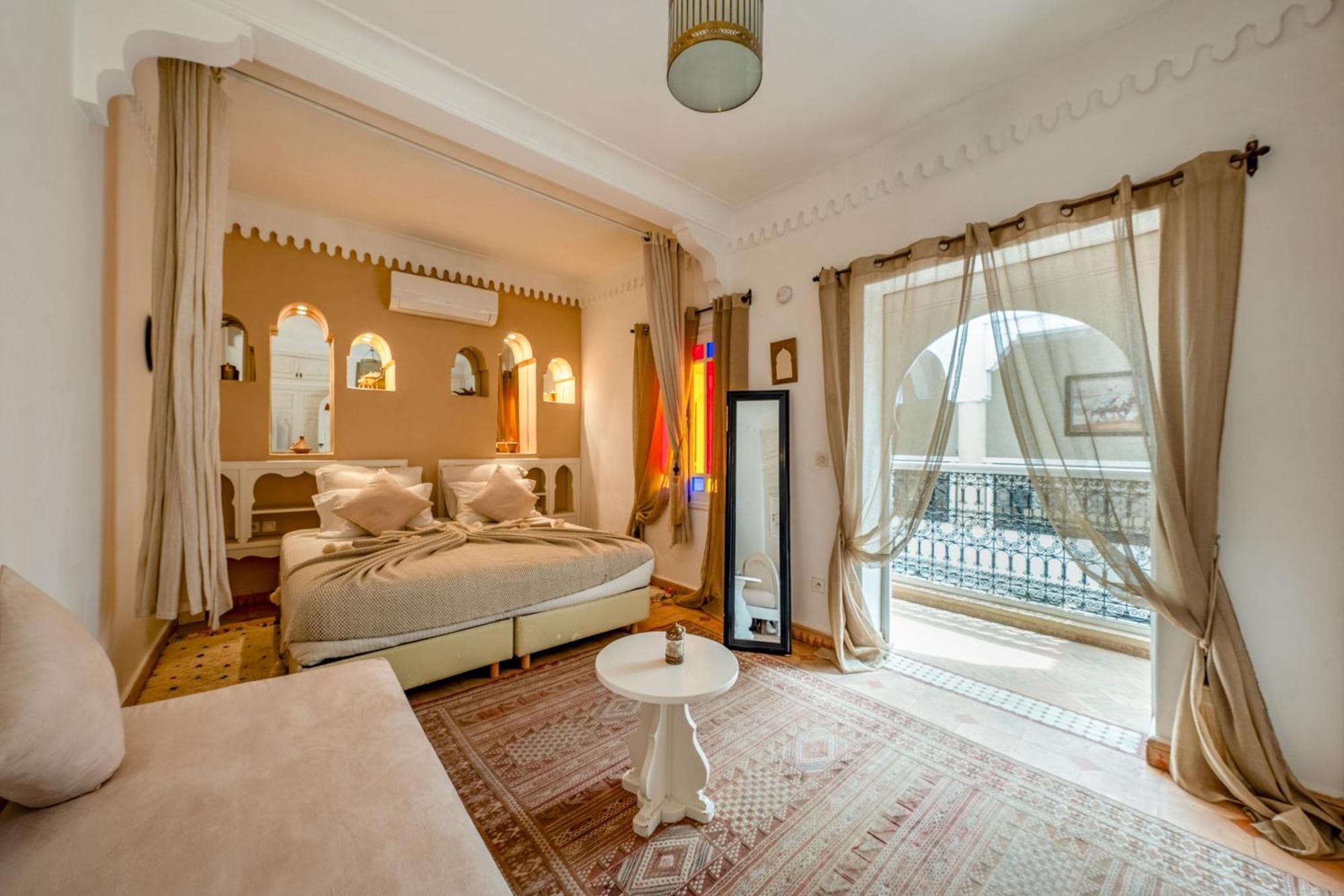 Riad Awinati Location Privatisee ,piscine Chauffee , Beau Rooftop Marrakesh