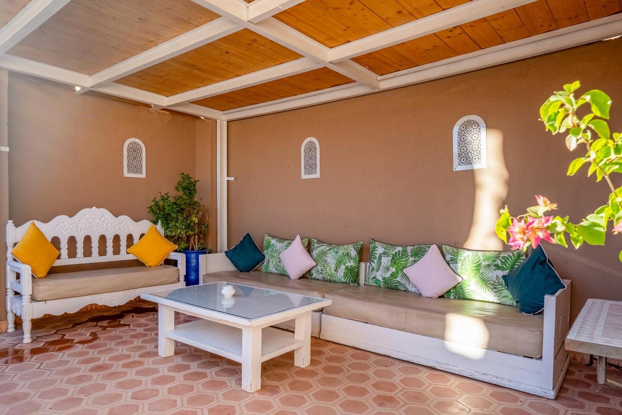 Awinati Location Privatisee ,piscine Chauffee , Beau Rooftop 3* Marrakesh