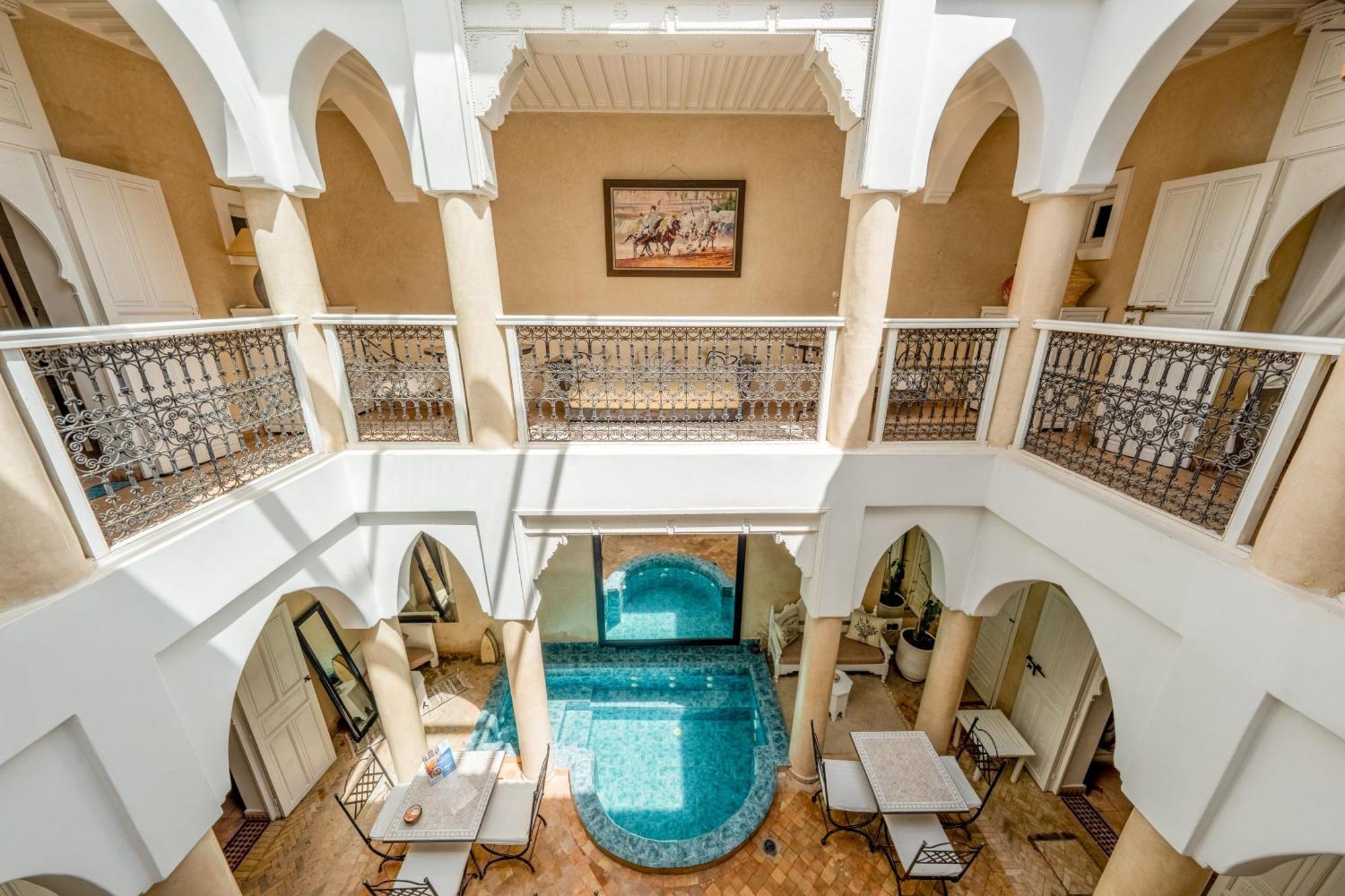 Awinati Location Privatisee ,piscine Chauffee , Beau Rooftop Marrakesh