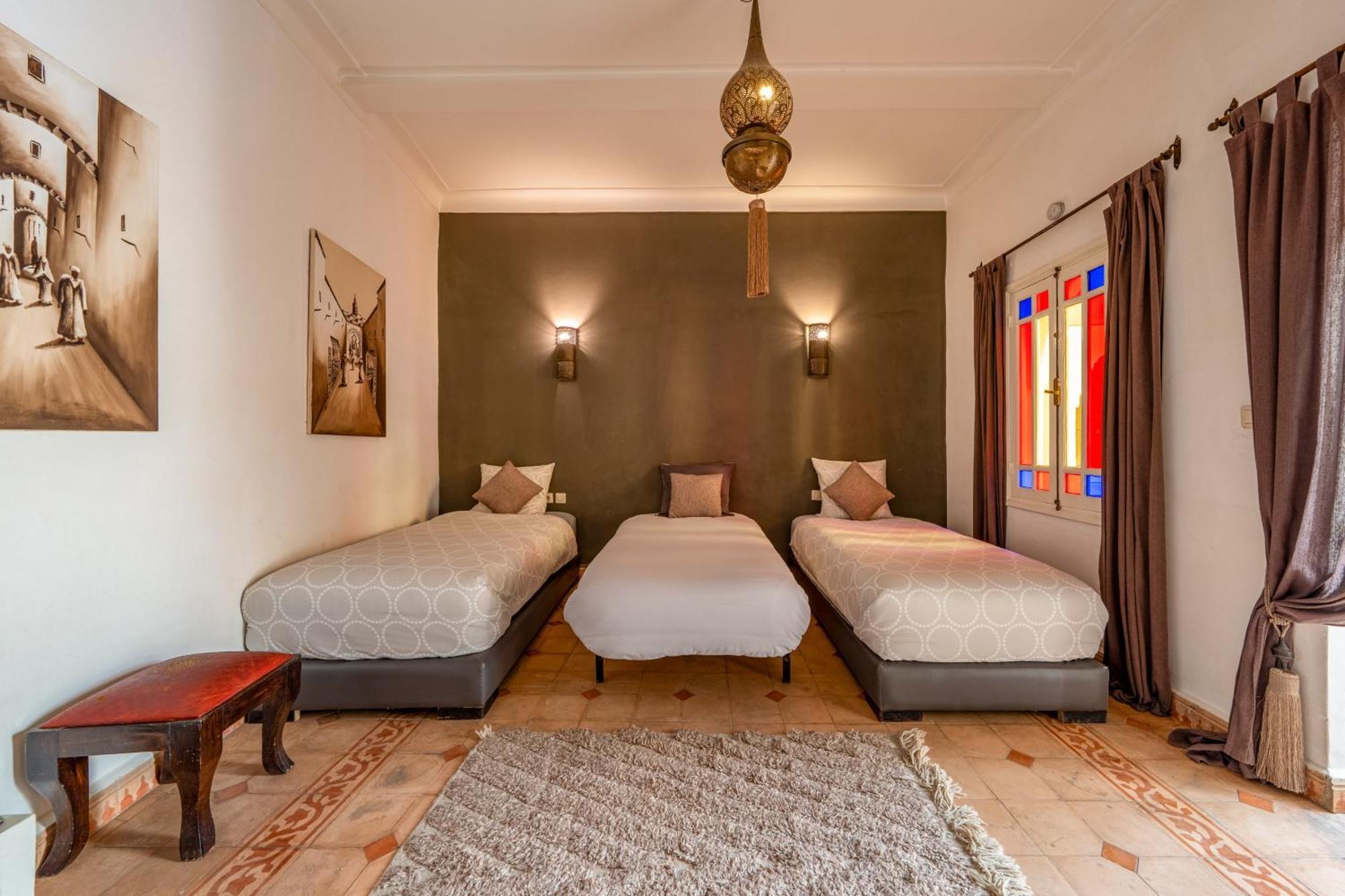 Awinati Location Privatisee ,piscine Chauffee , Beau Rooftop Riad