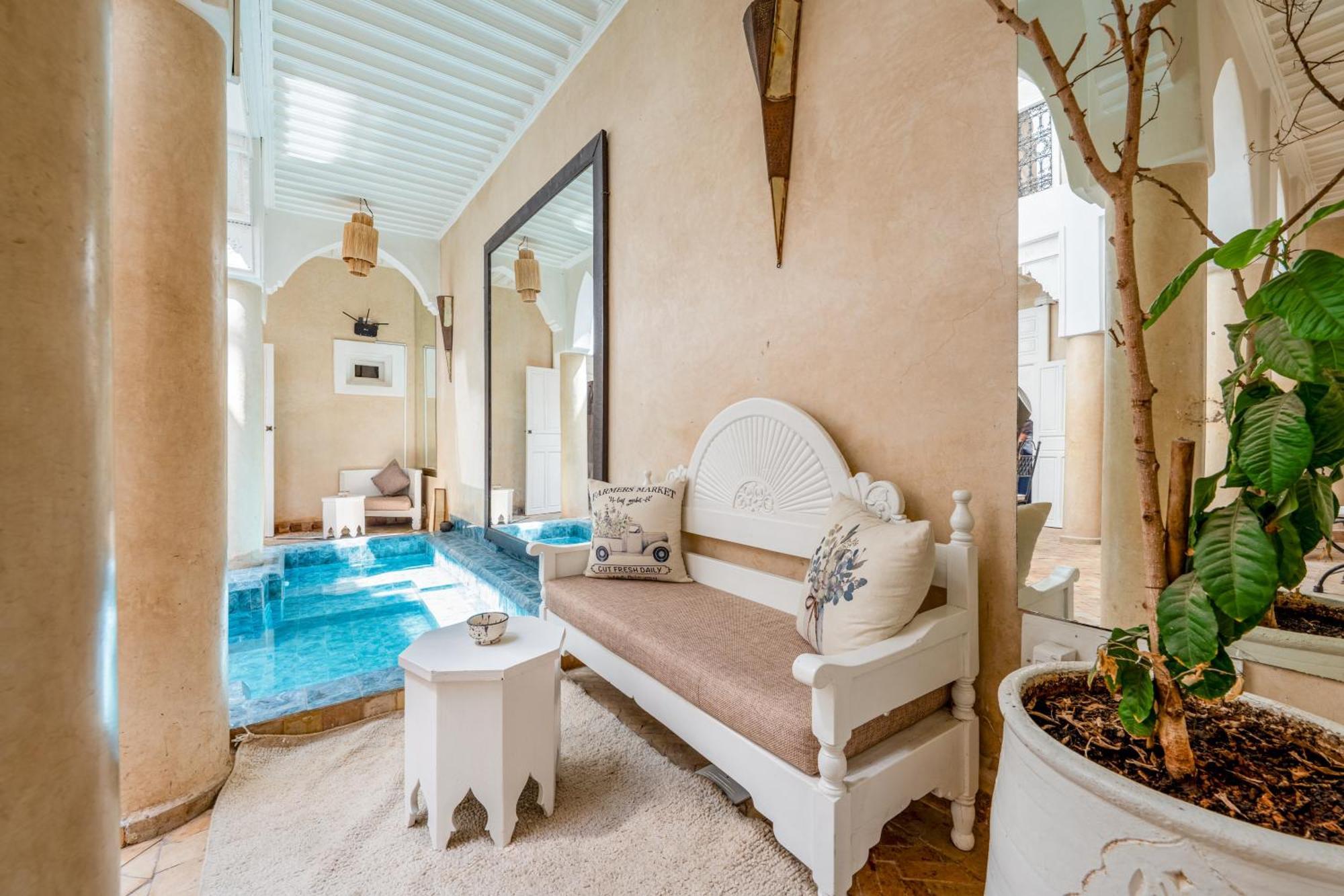 Riad Awinati Location Privatisee ,piscine Chauffee , Beau Rooftop Marrakesh