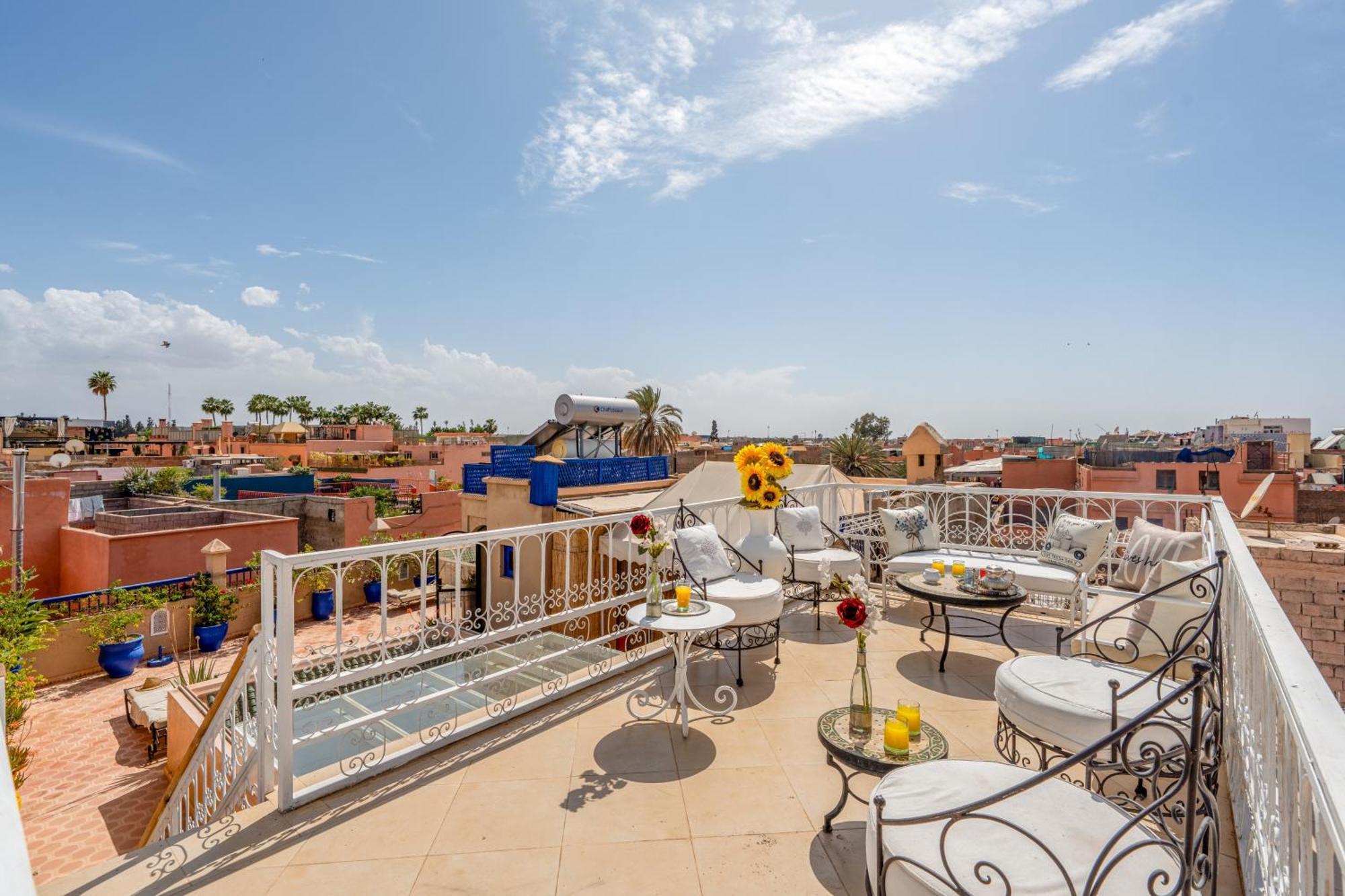 Awinati Location Privatisee ,piscine Chauffee , Beau Rooftop Marrakesh