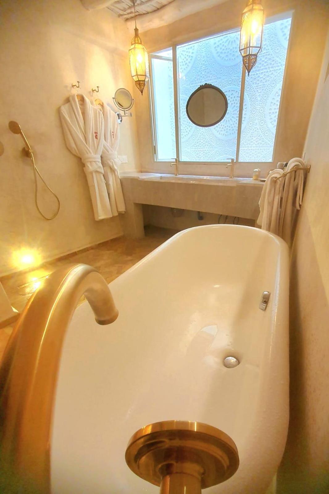 Le Singe Rose Bed & Breakfast
