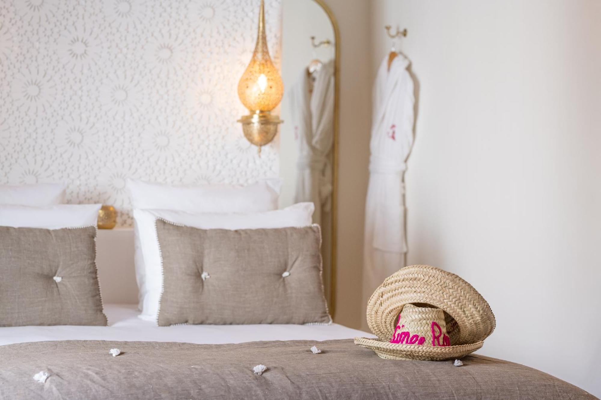 Le Singe Rose Bed & Breakfast